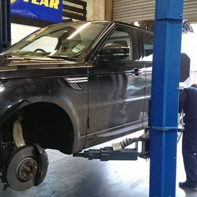 HiQ Maidstone 21" tyres being fitted