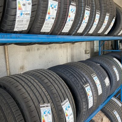 HiQ-tyres-Autocare-Horley-tyre-wall.jpg
