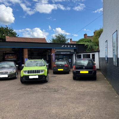 Hi Q Nuneaton exterior front view of garage