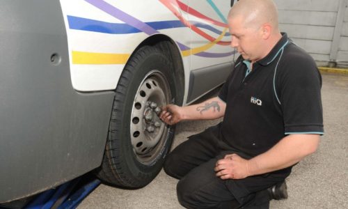 HiQ Erdington team tyre fitting