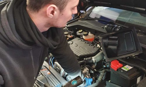 Hi Q Tyres Autocare Oldbury staff at work