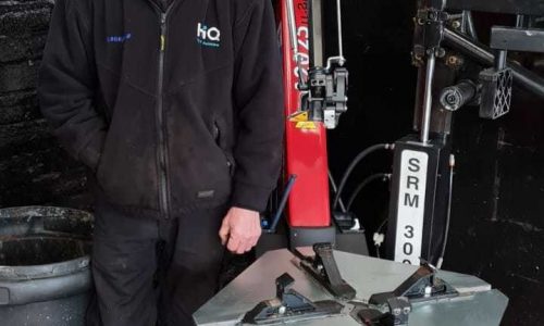 HiQ-Tyres-Autocare-Stafford-Tyre-machine.jpg