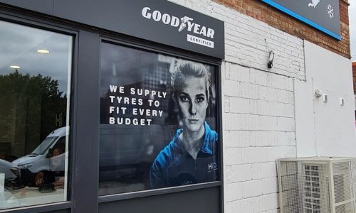 HiQ-Tyres-Autocate-Kings-Lynn-New-exterior-signage-above-entrance.jpg