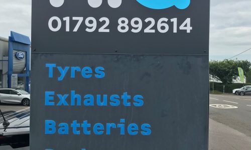 HiQ-Tyres-Autocare-Swanswa-signage.jpg