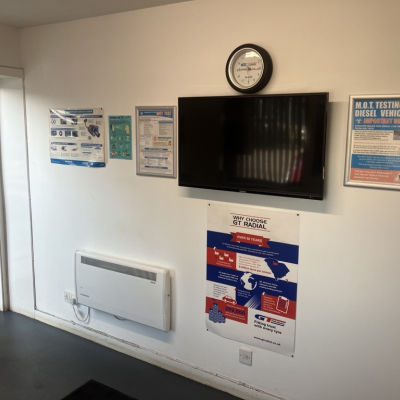 Hi Q Tyres Autocare Aberdeen Tyre Services Updated Photo waiting room other