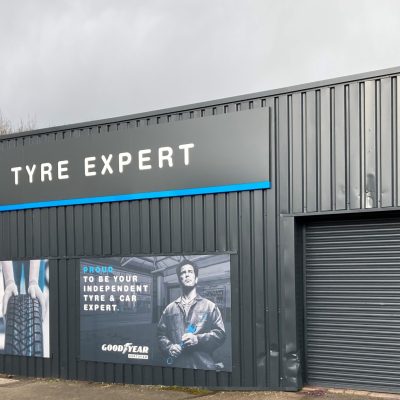 Hi Q Tyres Autocare Leicester Tyre Expert signage 2