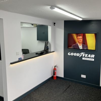 Hi Q Tyres Autocare West End interior reception TV and waiting area