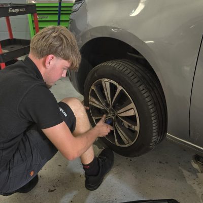 Hi Q Portslade Mechanic tyre