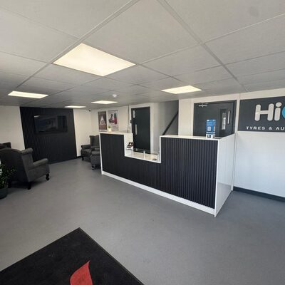 Hi Q Stockton Reception