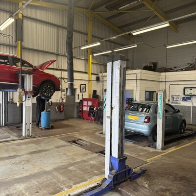Hi Q Tyres Autocare Ashington Internal Workshop 1