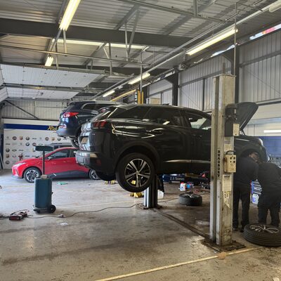 Hi Q Tyres Autocare Ashington Internal Workshop 2