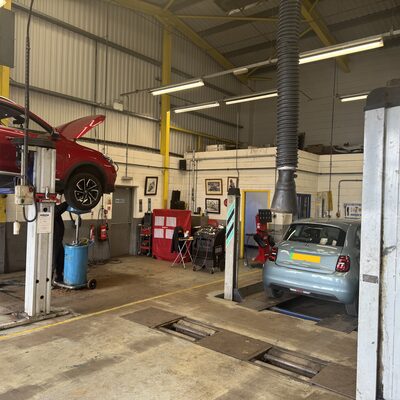 Hi Q Tyres Autocare Ashington Internal Workshop 3