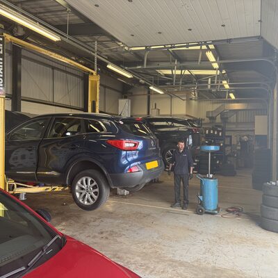 Hi Q Tyres Autocare Ashington Internal Workshop 5
