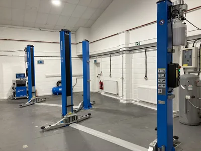 Hi Q Tyres Autocare Banbury Workshop