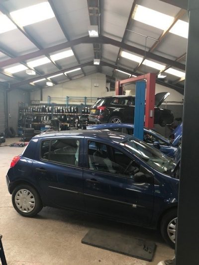 Hi Q Tyres Autocare Ruthin workshop and customer vehicles