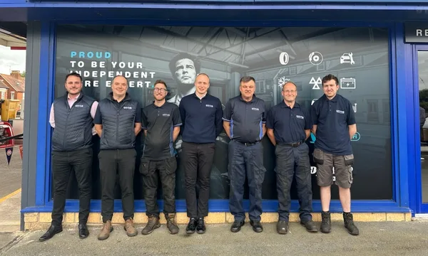 Hi Q Tyres Autocare Franchise With Us Page PJ Nicholls Crew