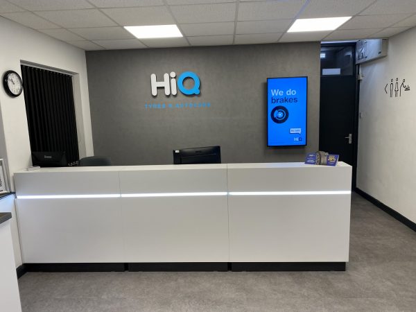 Hi Q Tyres Autocare Chelmsford new desk