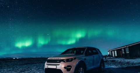 Range Rover Discovery Under the Northern Lights Off Road