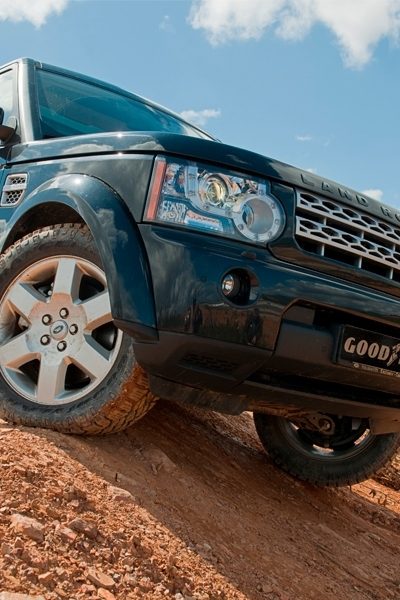 Land Rover Discovery 400x600